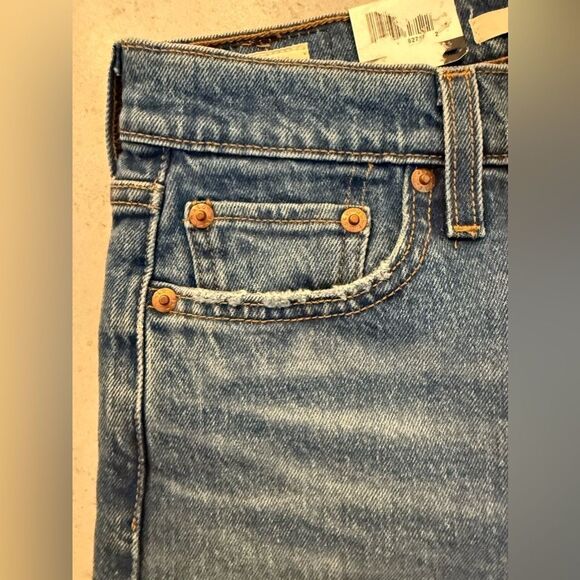NWT LEVI’S WEDGIE JEANS - Picture 4 of 6